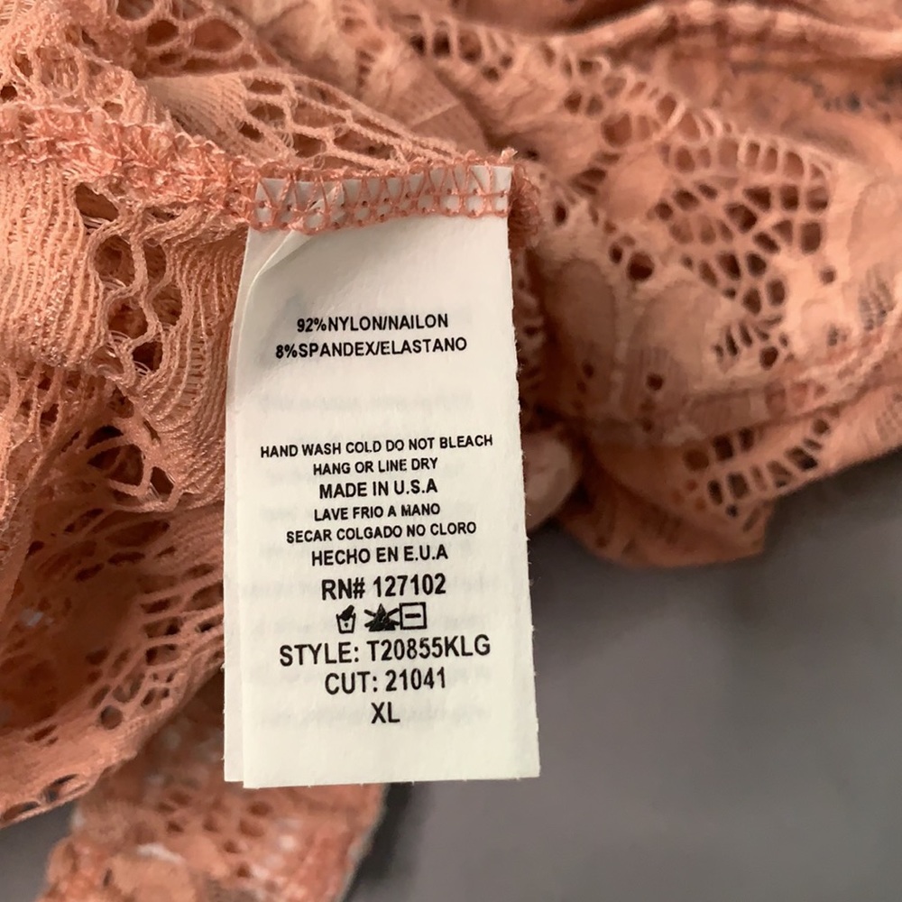 Fashion Nova floral lace bodysuit - Picture 4 of 4